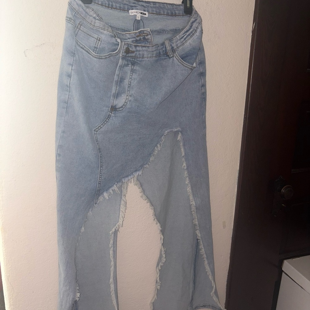 Fashion Nova Light Blue Flare Jeans - Picture 3 of 3